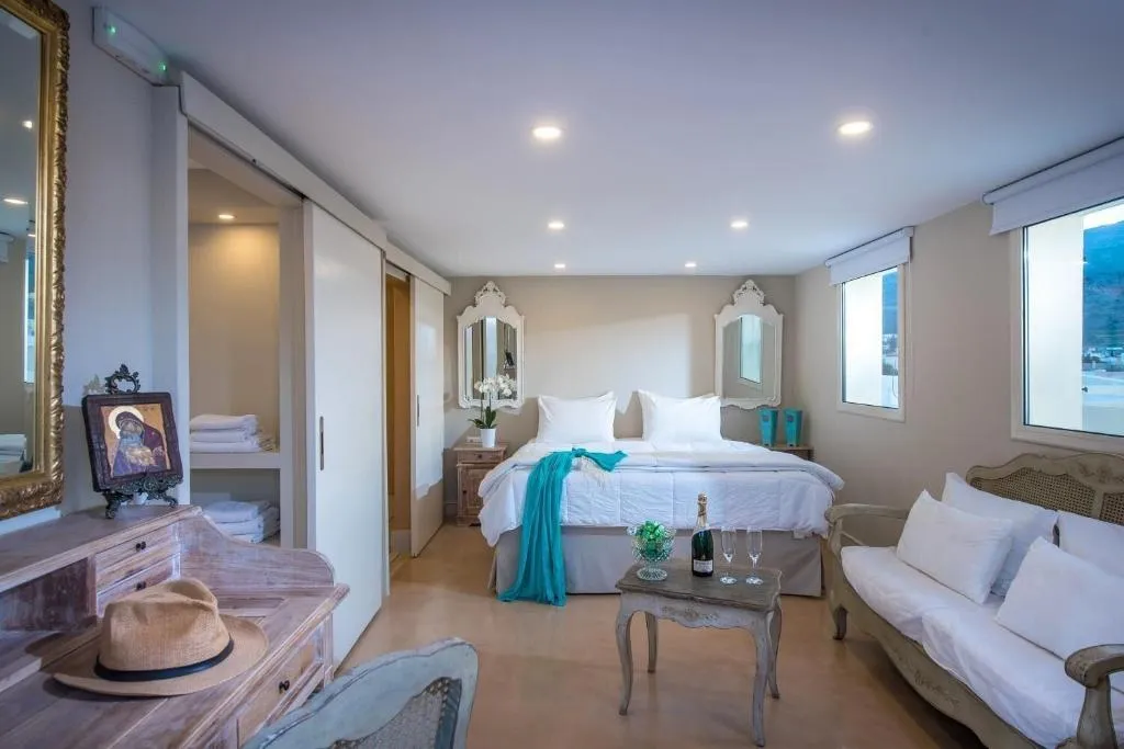 Room, Parthenis Palace, Crete