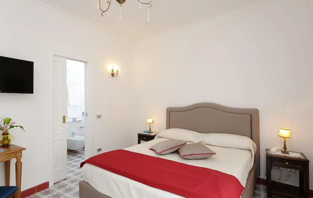 DOUBLE SUPERIOR QUEEN BED Room, Residenza Luce, Naples