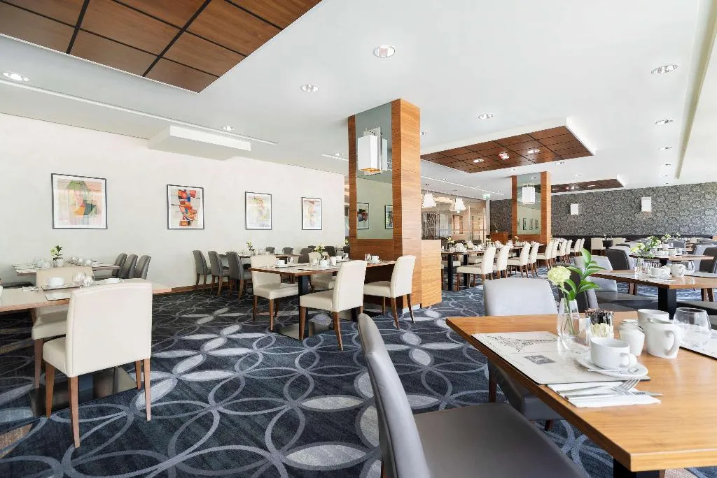 Restaurant, DoubleTree by Hilton Krakow Hotel & Convention Cen, Krakow