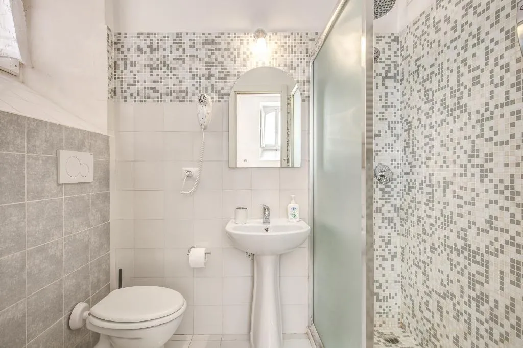 QUADRUPLE ONE BEDROOM ONE BATHROOM Room, Relais La Torretta, Naples