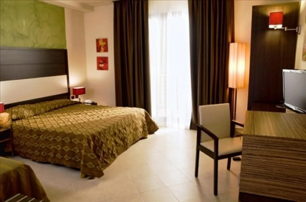 TRIPLE STANDARD Room, Viola Palace Hotel, Catania