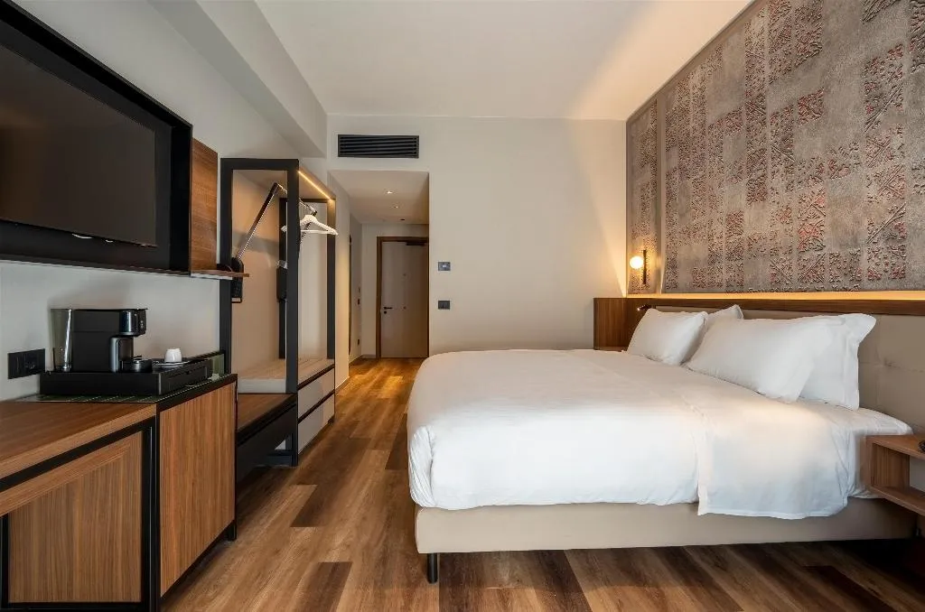 DOUBLE Accessible KING SIZE BED Room, Picciolo Etna Golf Resort & Spa, Curio Collection, Catania