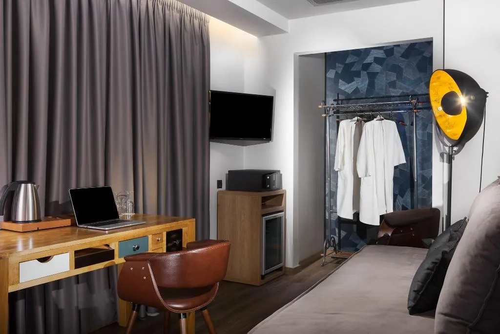 JUNIOR SUITE WITH BALCONY Room, 36O Degrees Pop Art, Athens