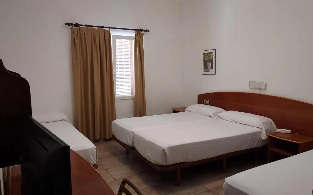 FAMILY ROOM STANDARD Room, Hostal San Juan, Costa Blanca