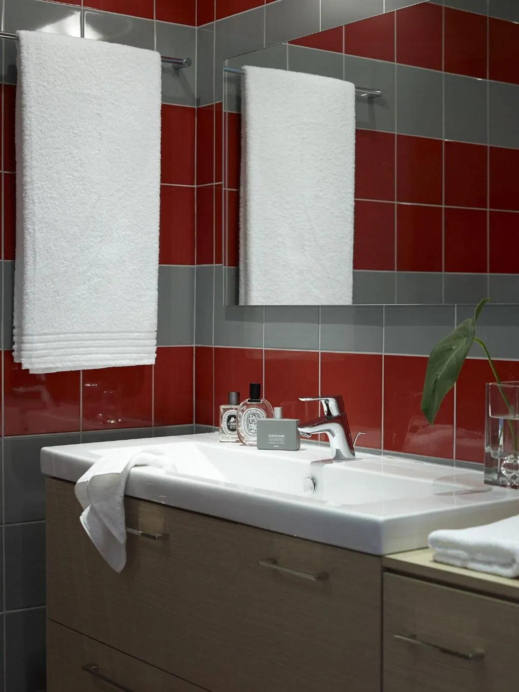 Room, Scale Suites, Athens