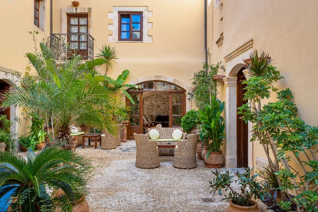 General view, Palazzino Di Corina, Crete