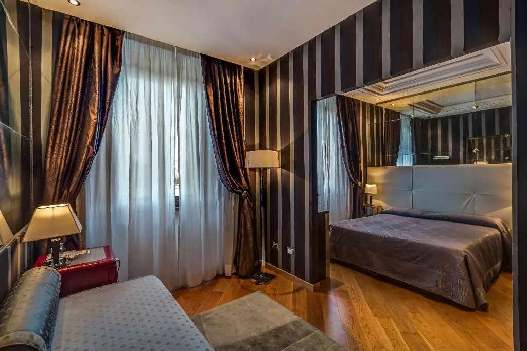 Room, Atlante Star, Rome