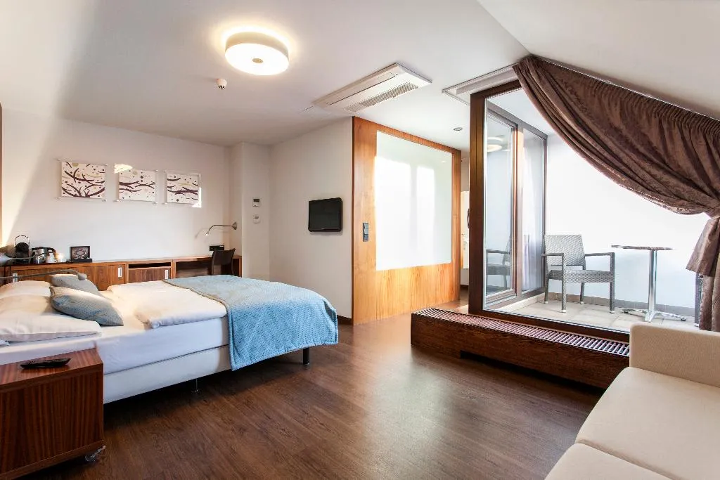 STUDIO ONE BED Room, Hotel Carol, Prague