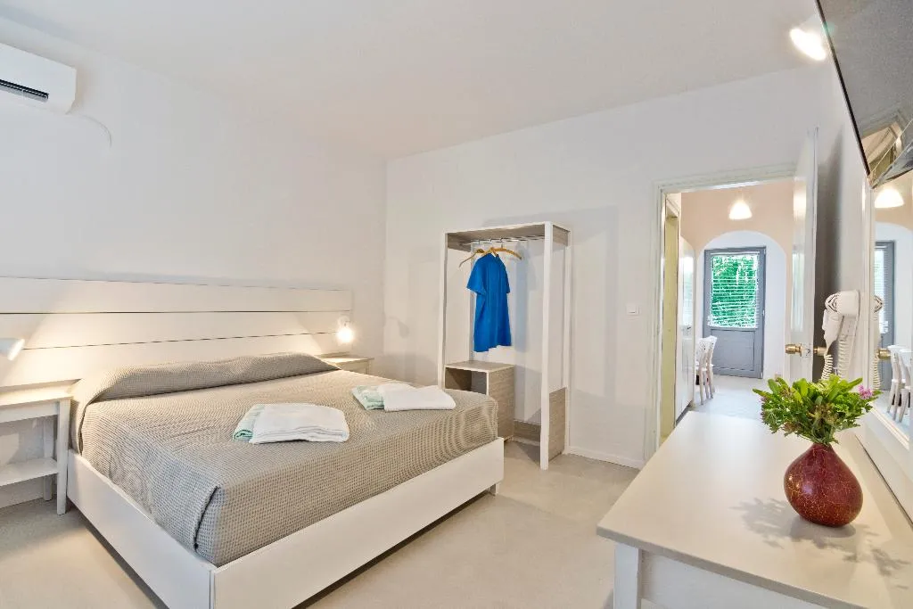 APARTMENT SEA VIEW Room, Gregory Peck Beach Break Apartments, Rhodes