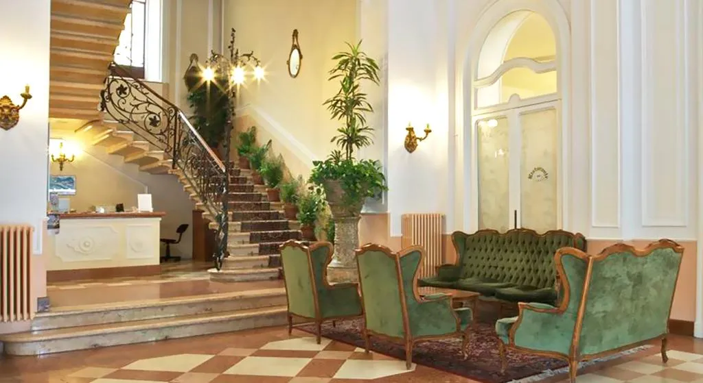 Lobby, Excelsior Splendide, Milan