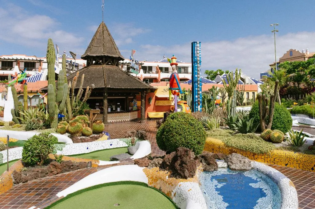 Sports and Entertainment, Parque Santiago III, Tenerife