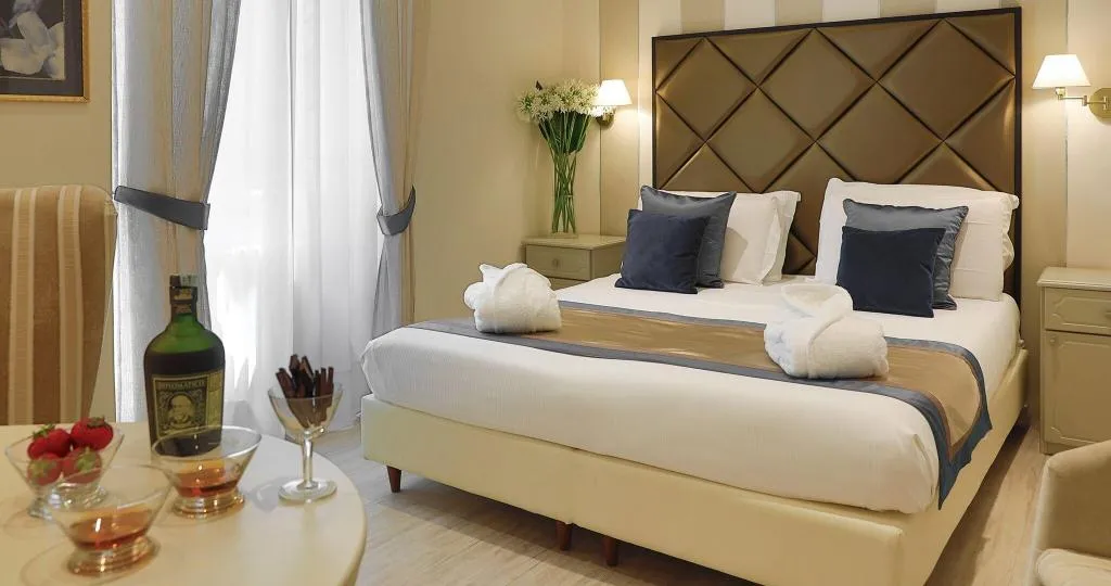 JUNIOR SUITE QUEEN SIZE BED Room, Tigullio Hotel et de Milan, Cagliari