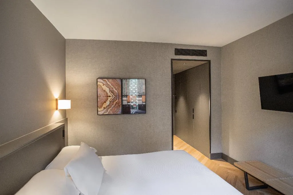 DOUBLE KING SIZE BED Room, Alexandra Barcelona, Curio Collection by Hilton, Barcelona
