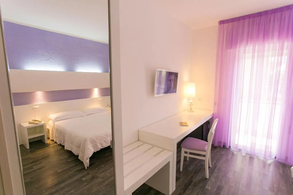 Room, Domingo, Venice