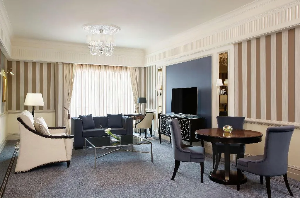 SUITE KING SIZE BED Room, Al Habtoor Palace, Dubai