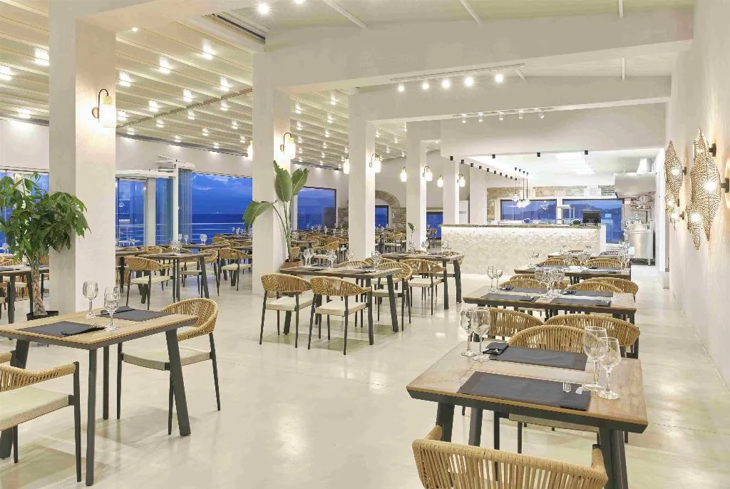 Restaurant, Ramada by Wyndham Loutraki Poseidon Resort, Kalamata
