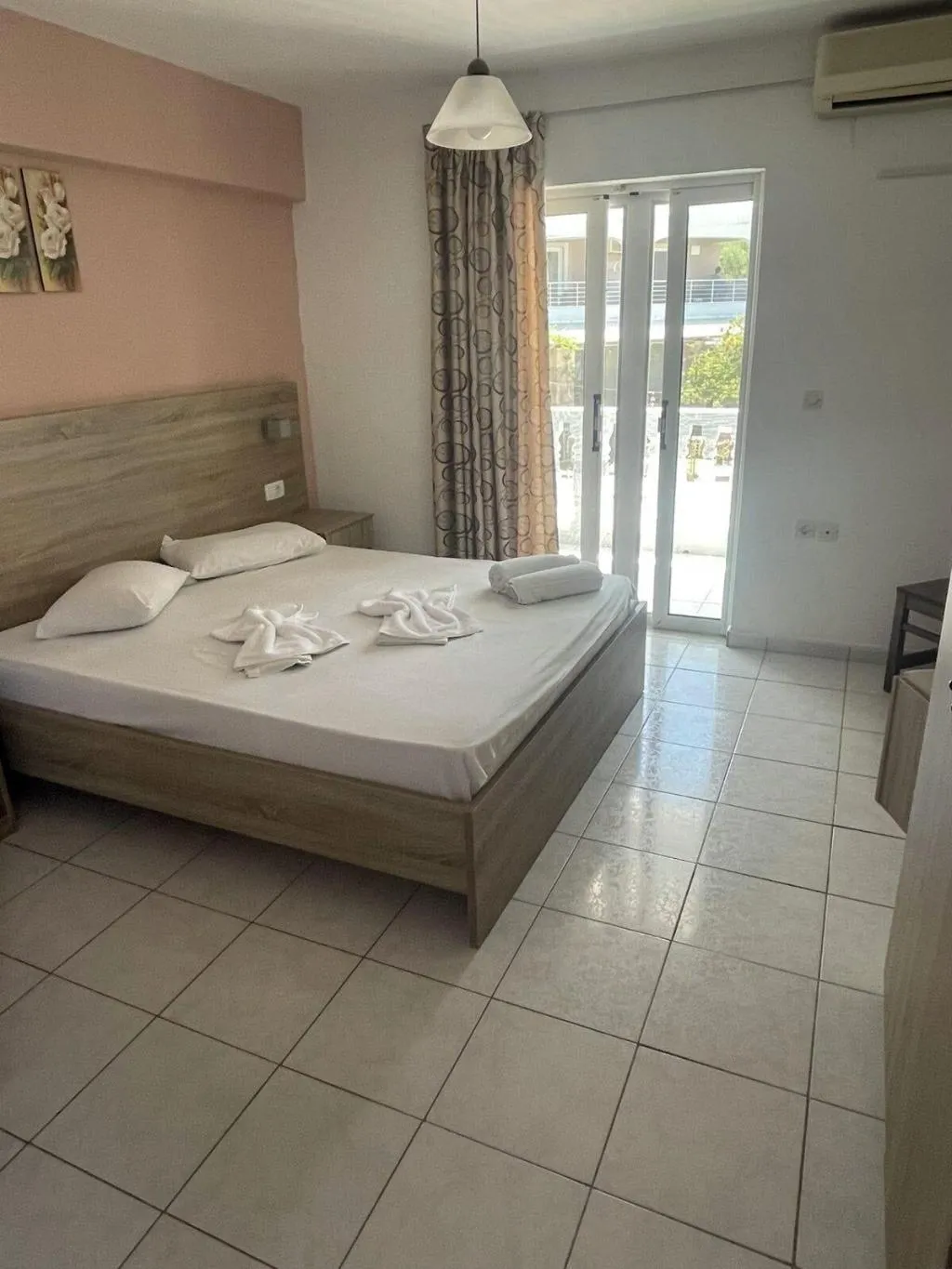 Room, Clear Horizon, Zante