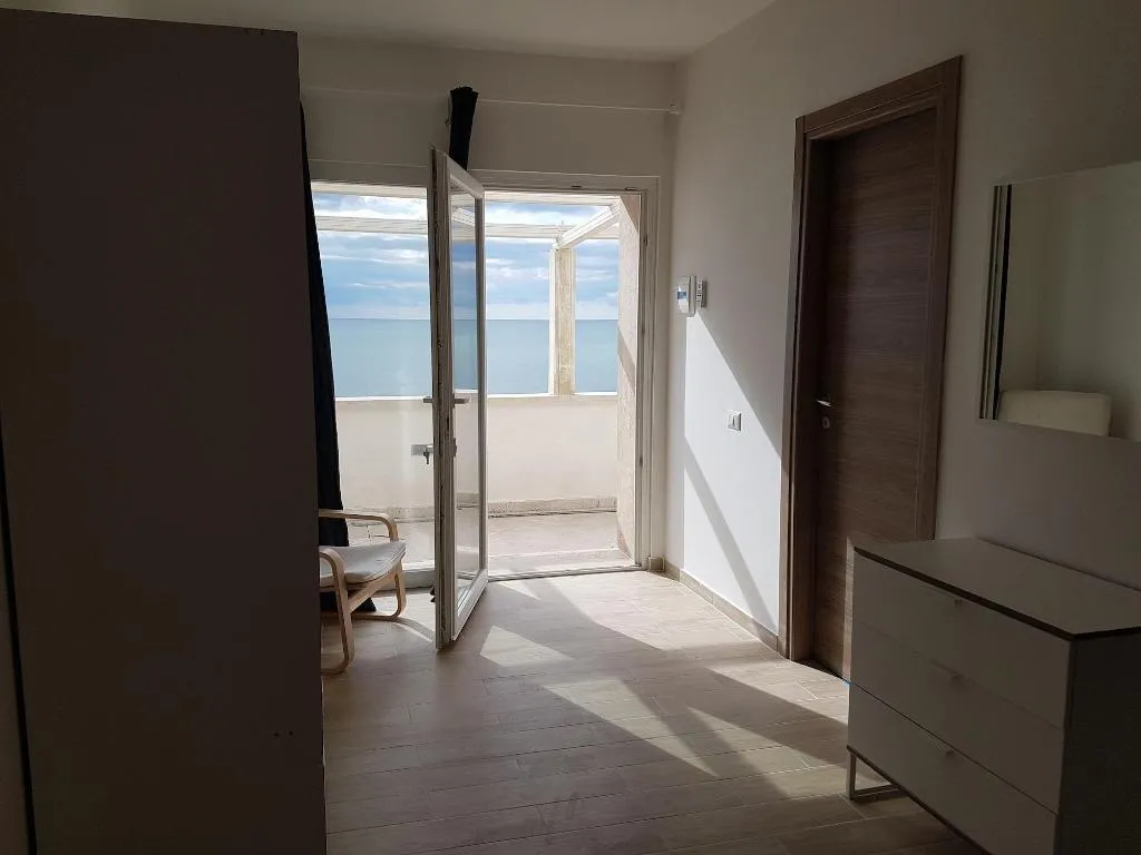 Room, Il Paradiso Sul Mare, Rome