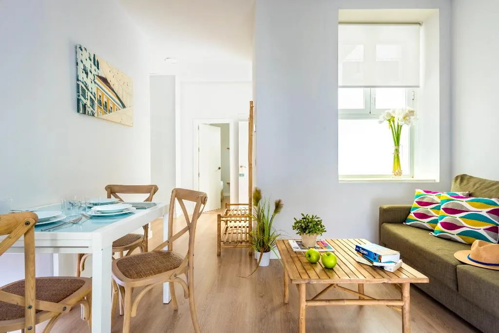 APARTMENT CAPACITY 6 TWO BEDROOMS Room, Suites Sevilla Plaza, Seville