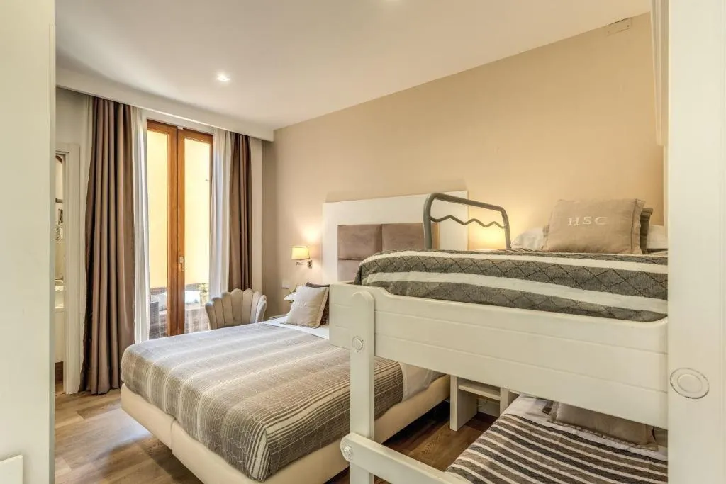 QUADRUPLE STANDARD Room, Sorrento City, Naples