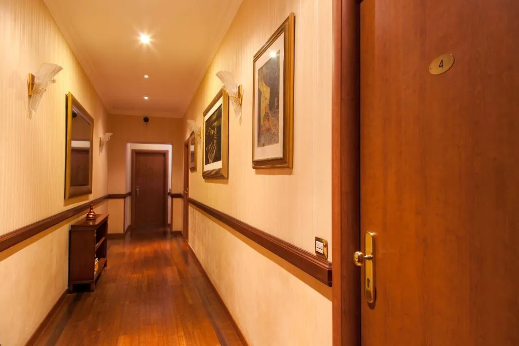 Lobby, Piemonte, Rome