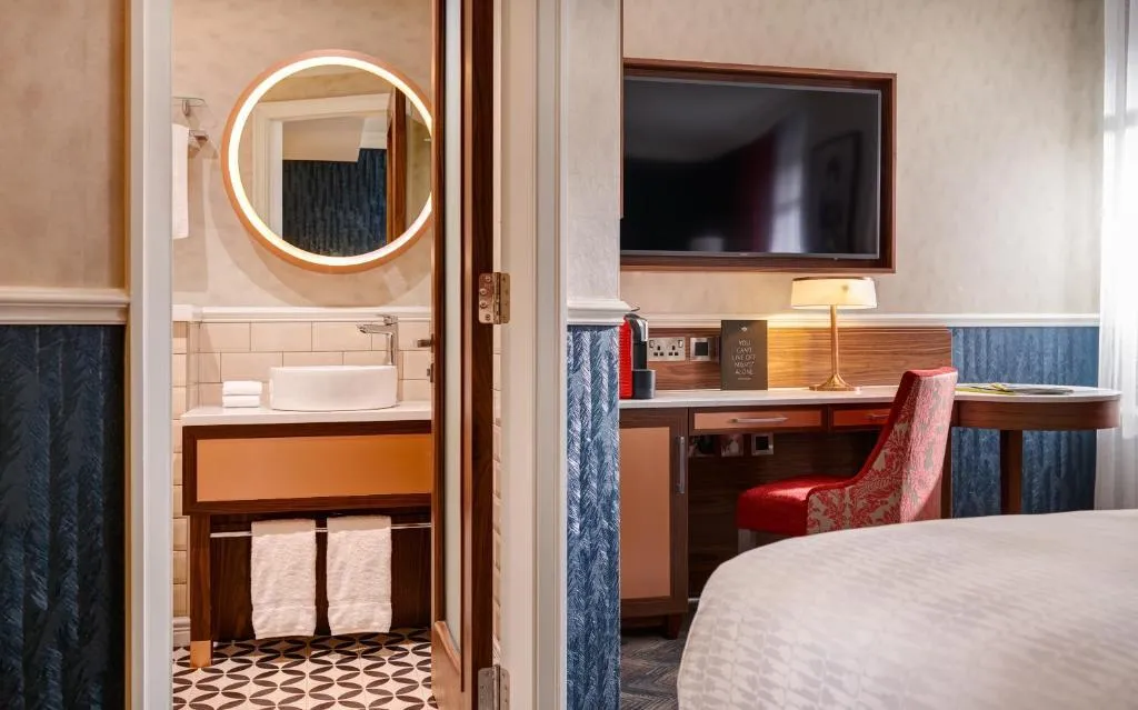TRIPLE TWO QUEEN BEDS Room, NYX Hotel Dublin Christchurch, Dublin