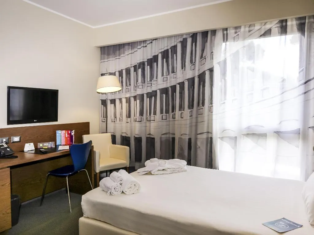 DOUBLE SUPERIOR WITH BALCONY Room, ibis Styles Roma Eur, Rome