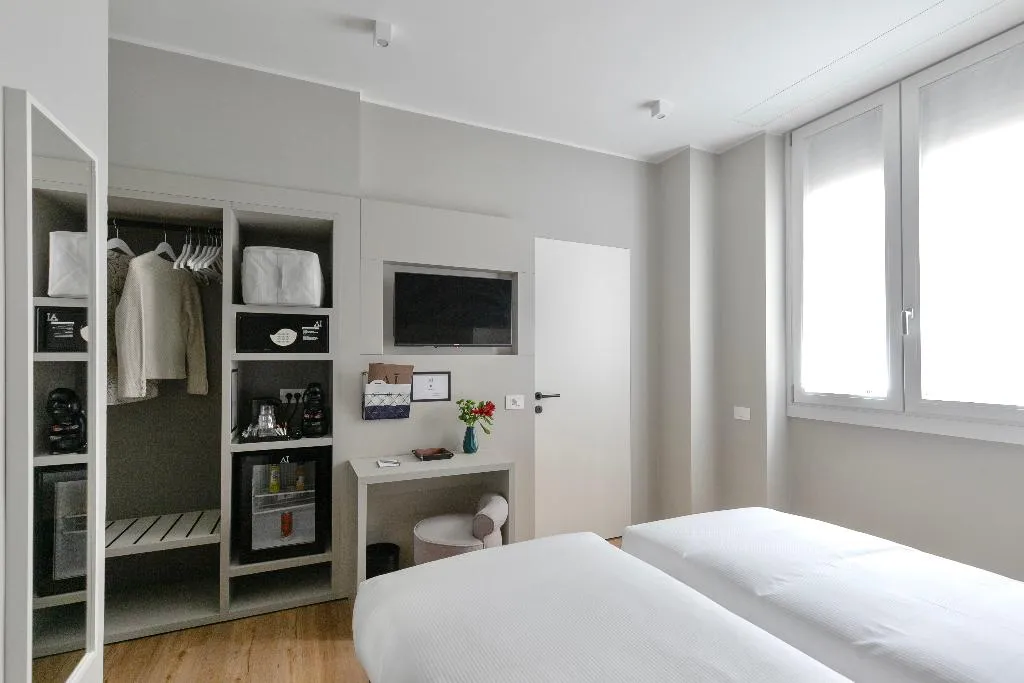 Double or Twin SUPERIOR WITH BALCONY Room, Ah - Duomo Signature, Milan