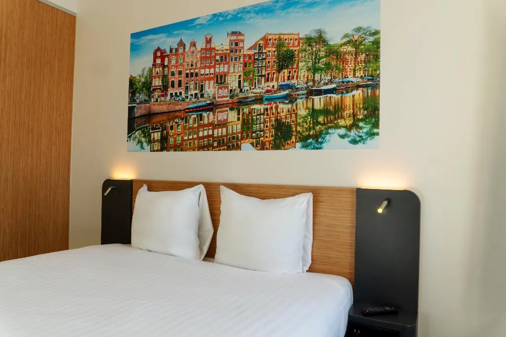 DOUBLE STANDARD Room, easyHotel Amsterdam Arena Boulevard, Amsterdam