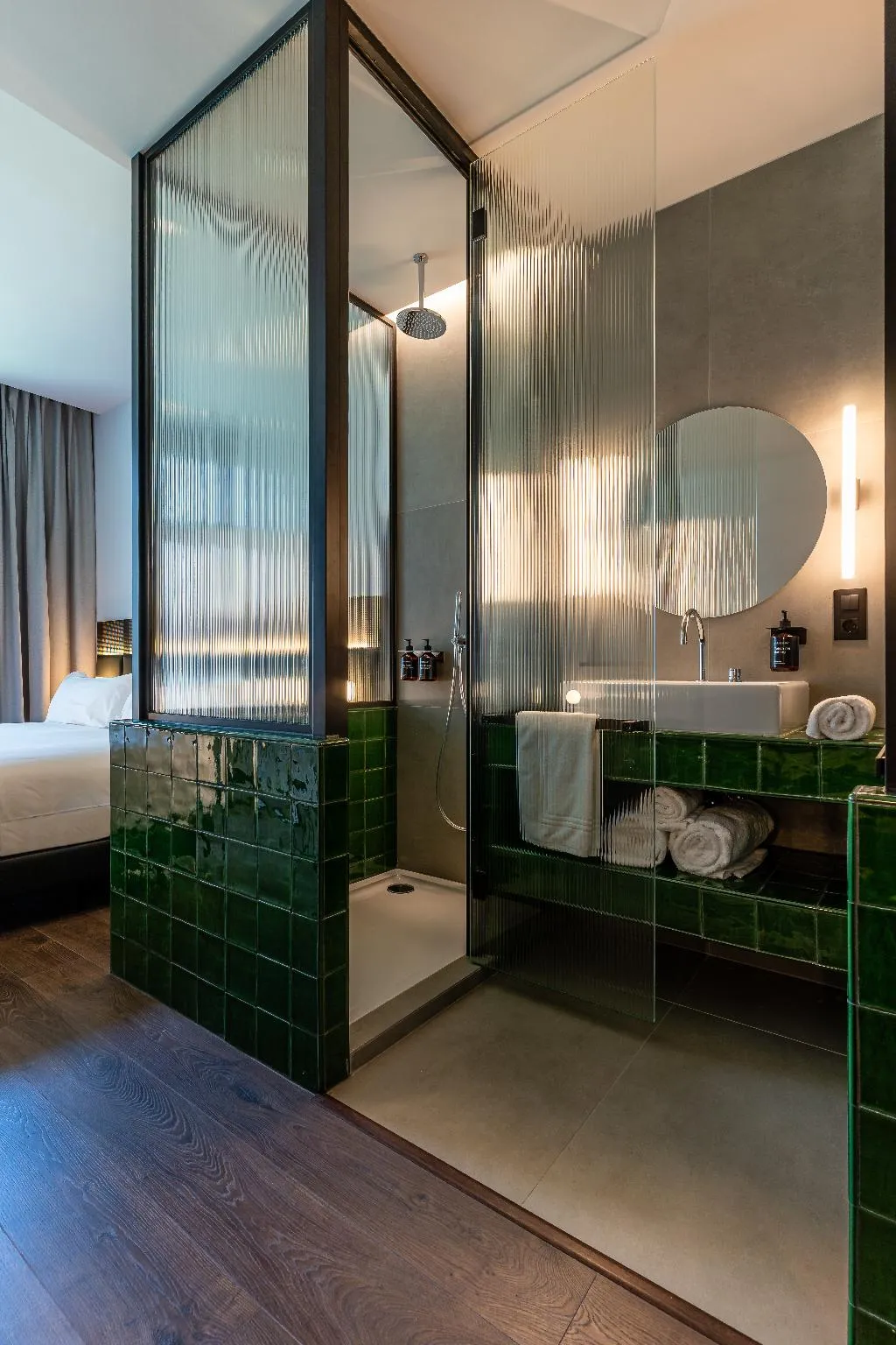 DOUBLE WITH BALCONY Room, Chic & Basic Gravity, Porto