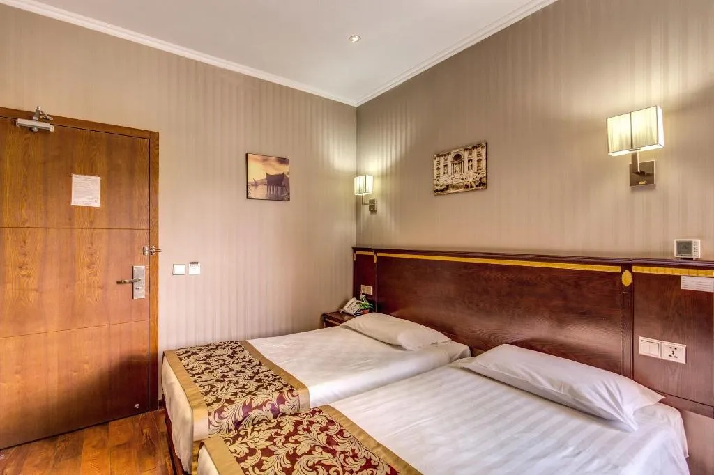 Room, B&B Drago d'Oro, Naples