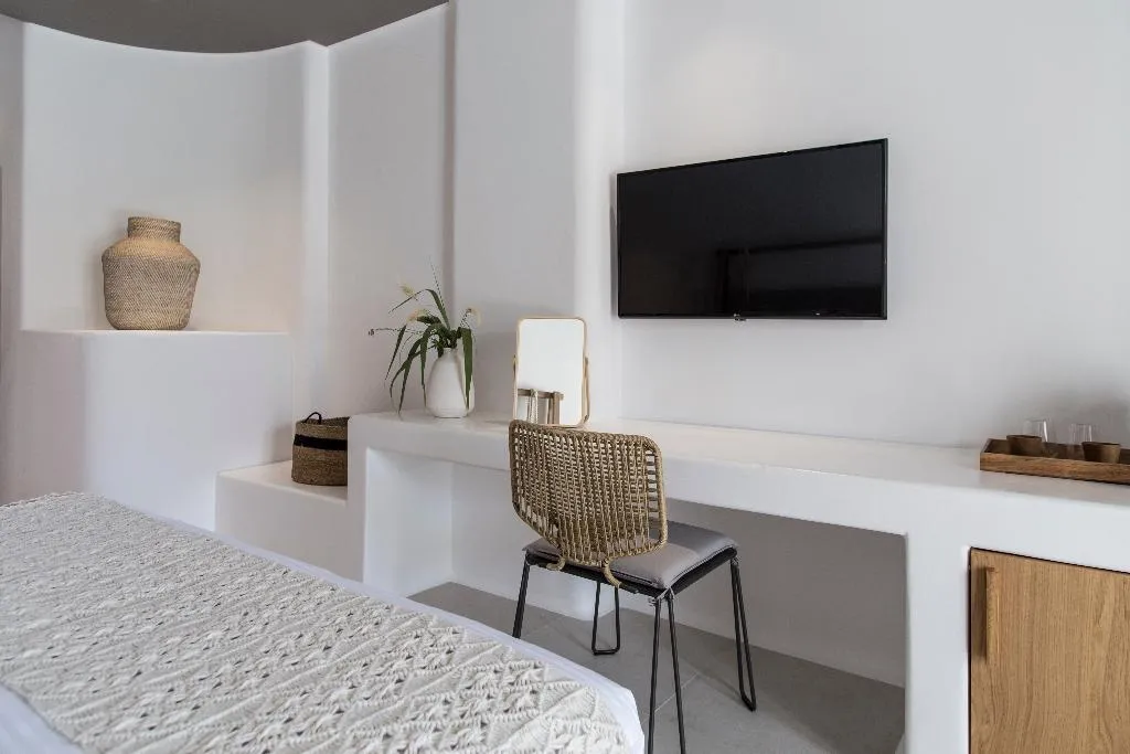 SUITE WITH JACUZZI Room, Adorno Suites Mykonos, Mykonos