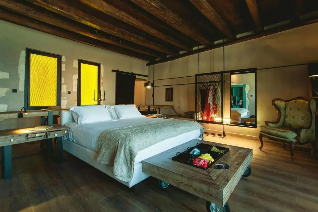 Room, Chania Inn, Crete