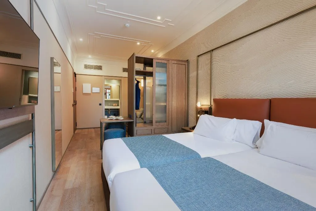TRIPLE SUPERIOR Room, Hotel Medinaceli 4*S, Barcelona