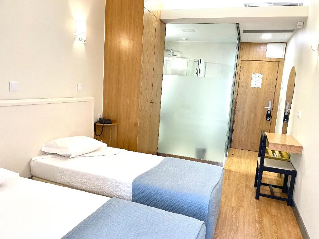 TWIN SUPERIOR Room, Universal, Porto