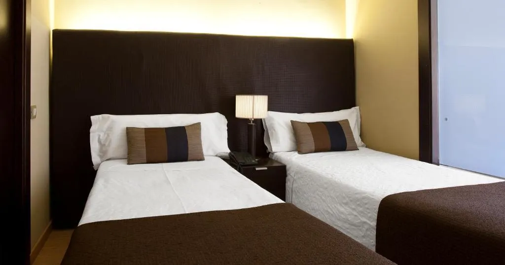 APARTMENT CAPACITY 3 ONE BEDROOM Room, Senator Barcelona Apartments, Barcelona
