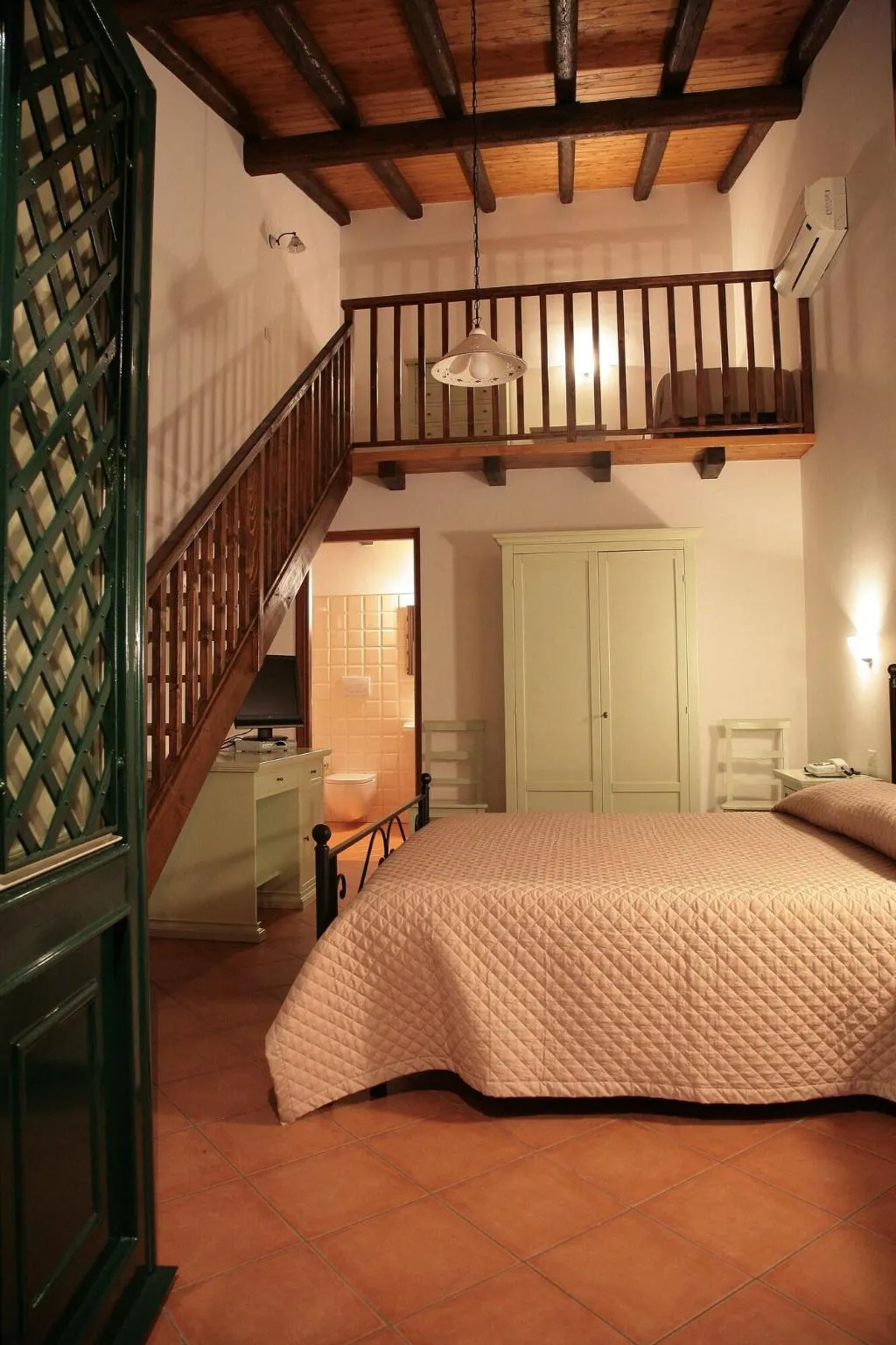 Room, Galea, Catania