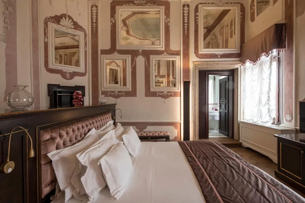 DOUBLE DELUXE WITH VIEWS Room, Nani Mocenigo Palace, Venice