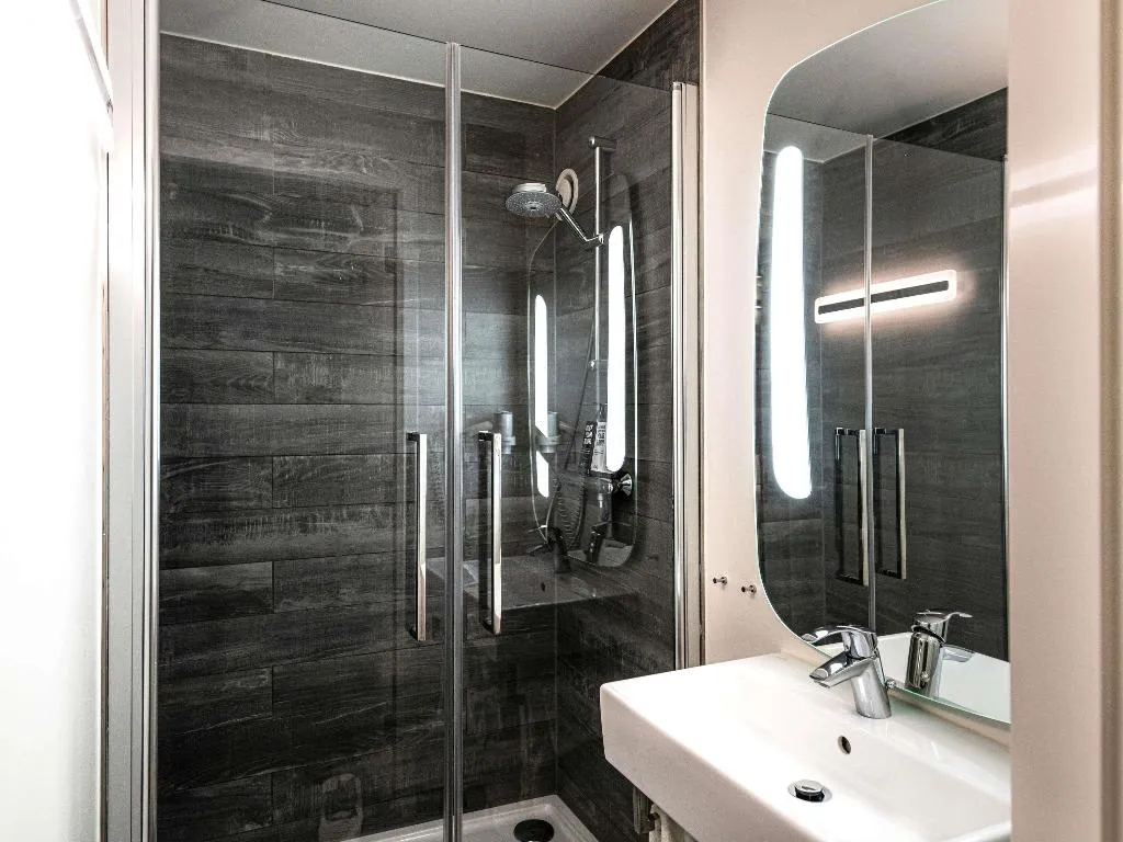 TRIPLE STANDARD Room, Ibis Amsterdam Centre, Amsterdam