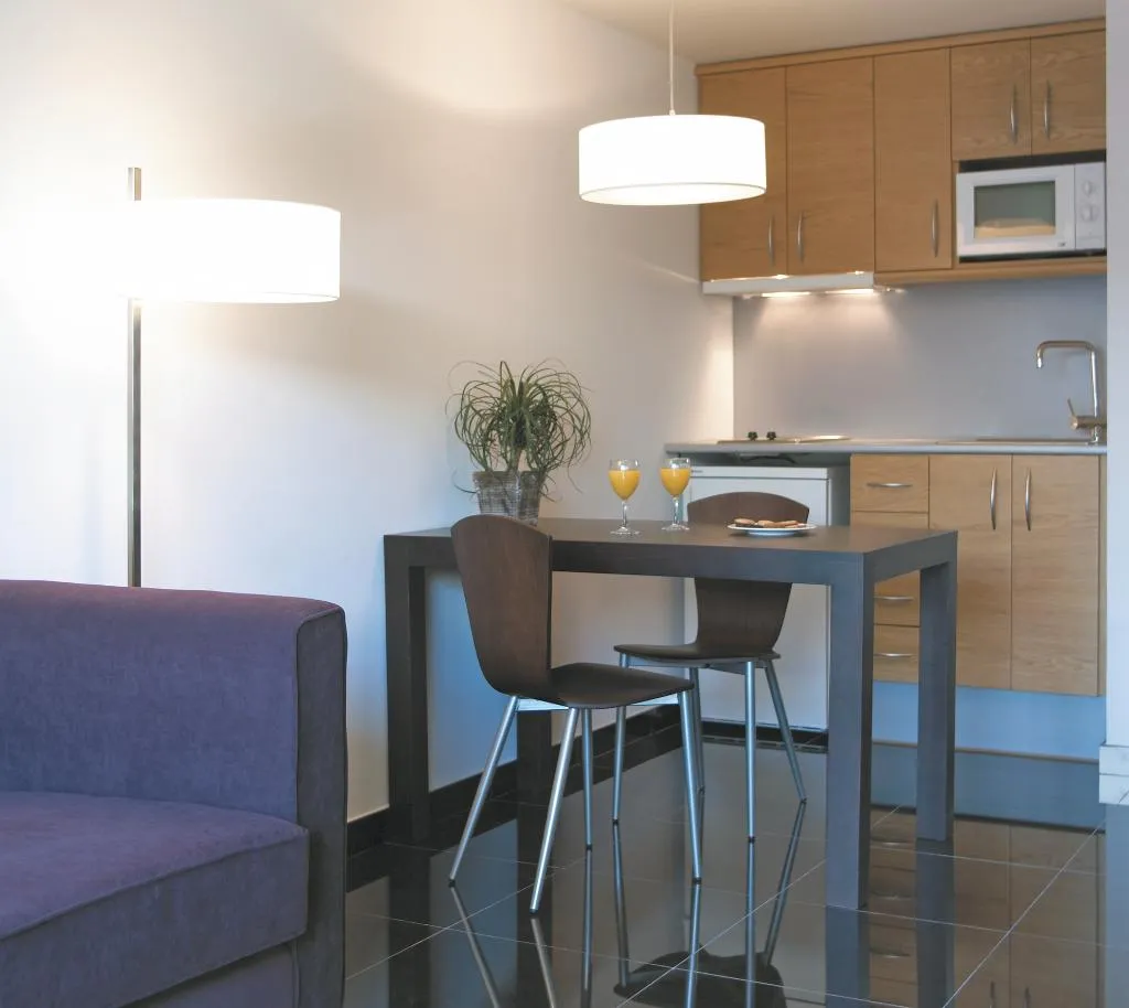 FAMILY ROOM STANDARD Room, Hesperia Fira Apartments, Barcelona