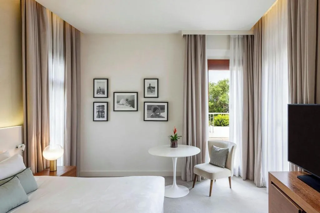 DOUBLE DELUXE KING BED Room, JW Venice, Venice