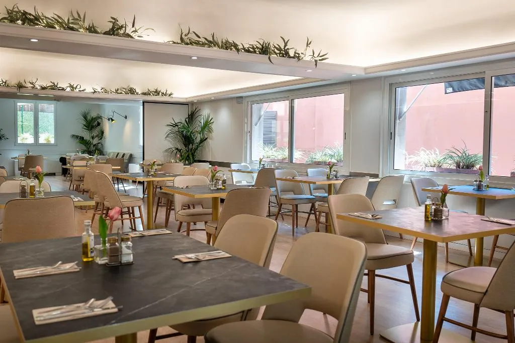 Restaurant, Tres Torres Atiram Hotel, Barcelona