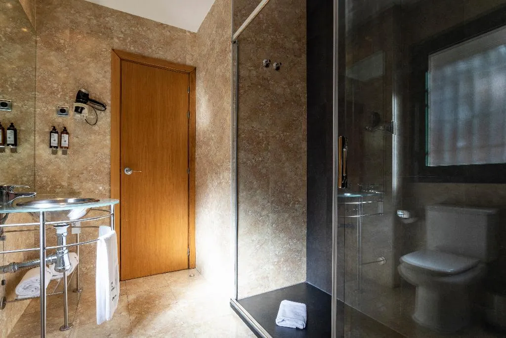 TRIPLE STANDARD Room, Petit Palace Arturo Soria, Madrid