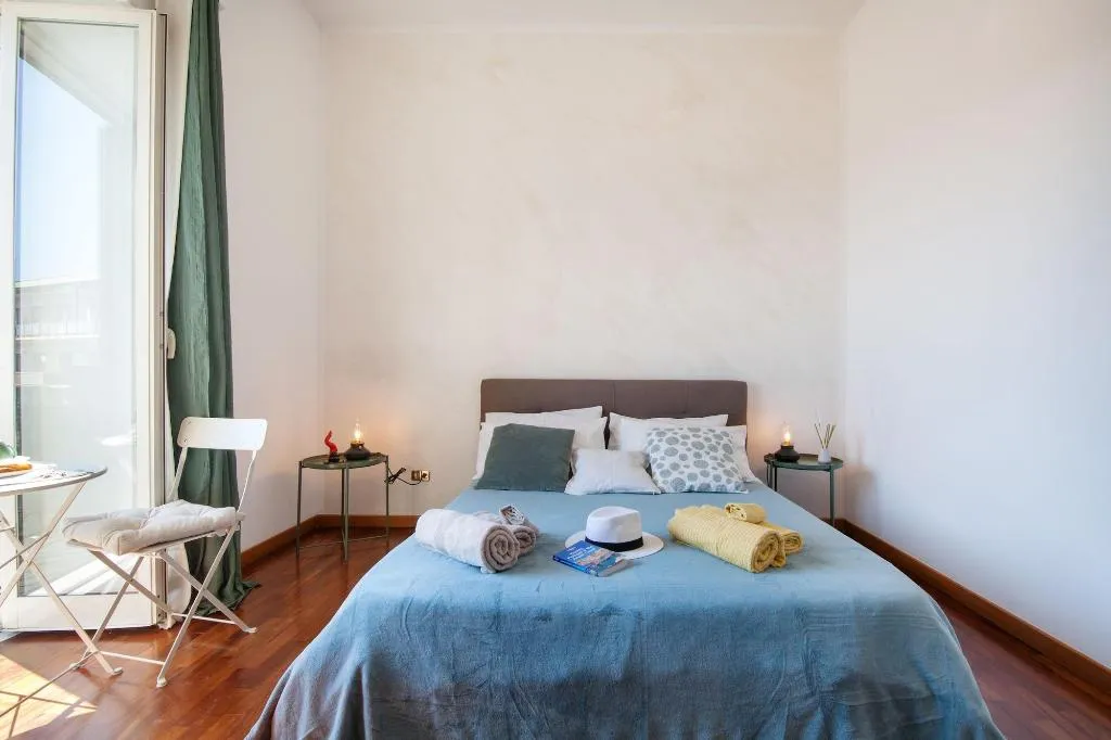 Room, Napolicentro Mare, Naples