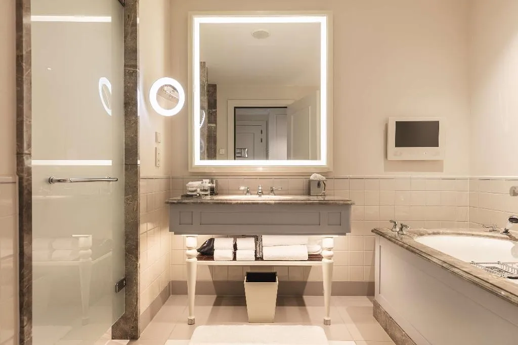 Room, Waldorf Astoria Amsterdam, Amsterdam