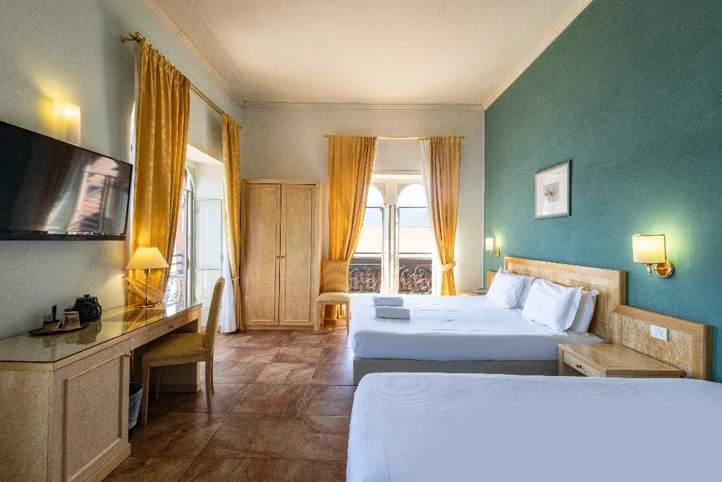 TRIPLE DELUXE LAKE VIEW Room, LVG Hotel Collection - Belvedere San Gottardo, Milan
