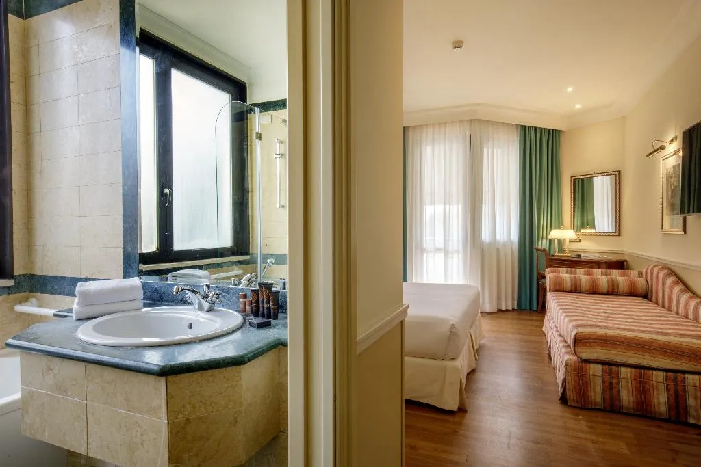 DOUBLE DELUXE Room, Donna Laura Palace, Rome