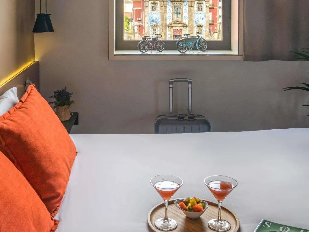 DOUBLE SUPERIOR WITH DOUBLE BED Room, Mercure Porto Centro Santa Catarina, Porto