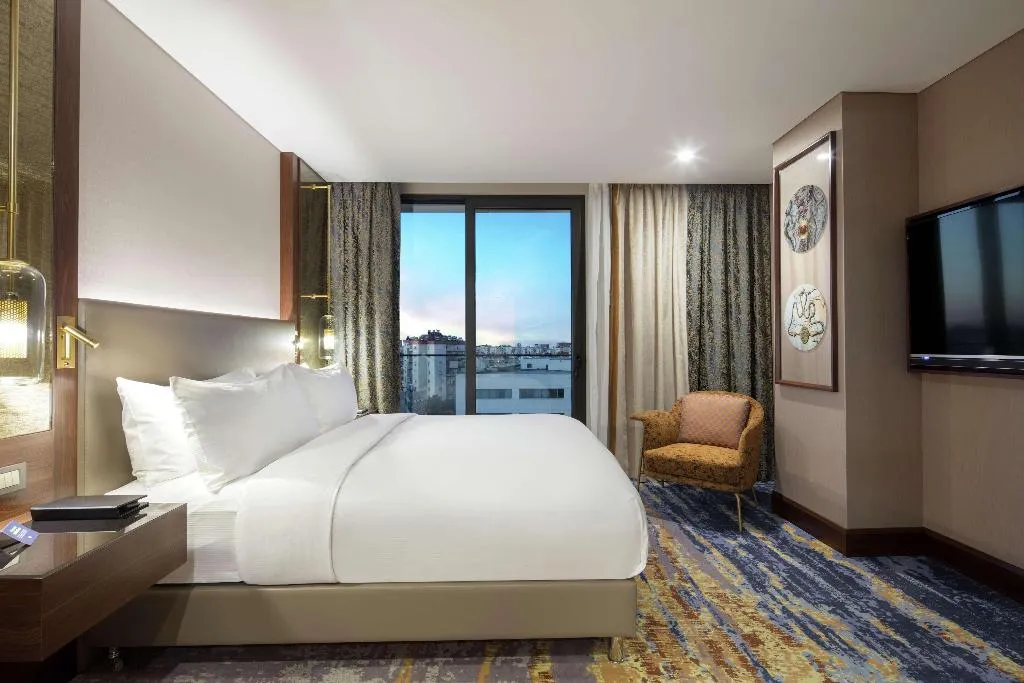 DOUBLE GUEST ROOM CITY VIEW Room, Doubletree Hilton Antalya City Centre, Antalya