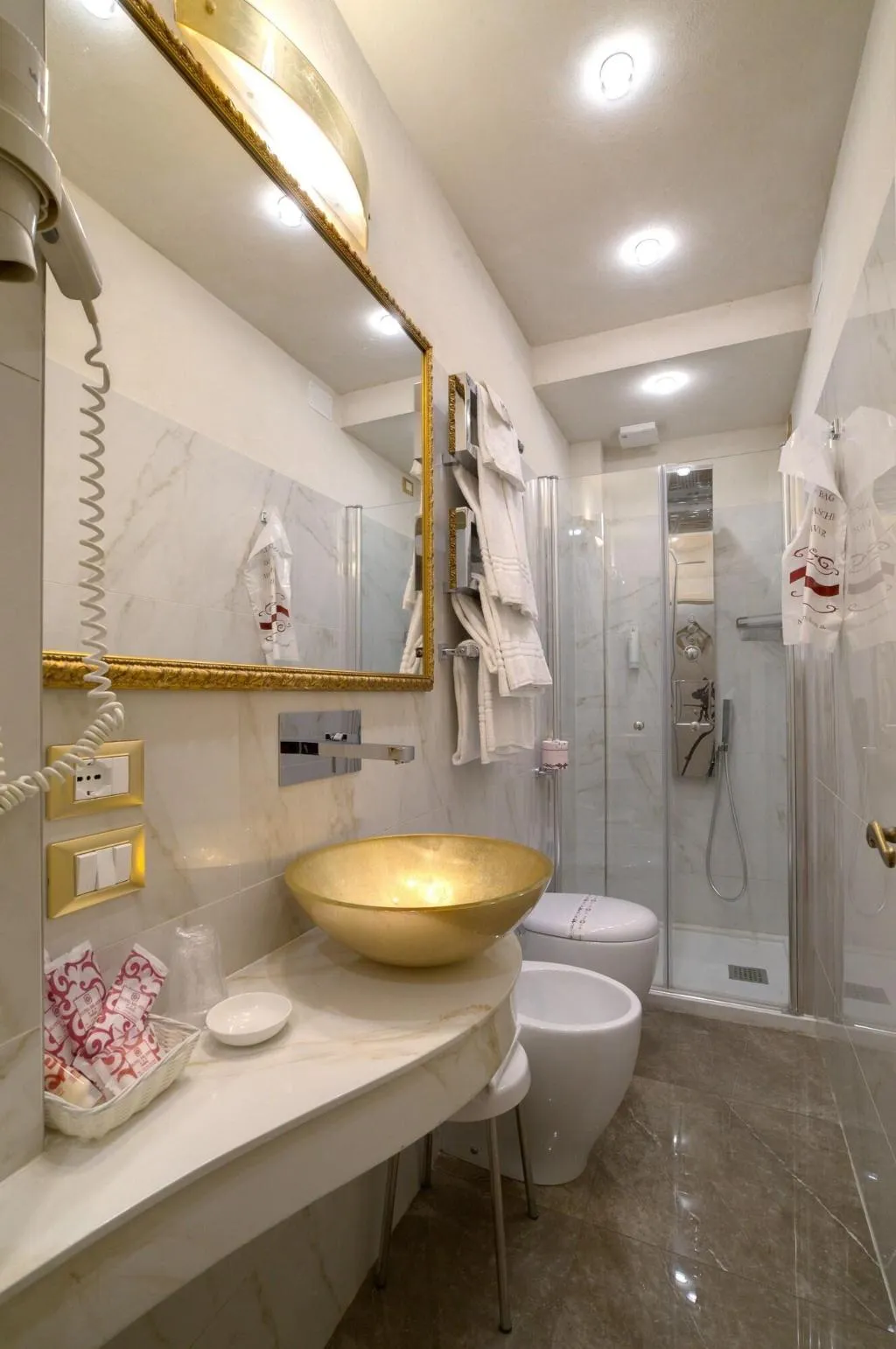 Room, Bel Sito e Berlino, Venice